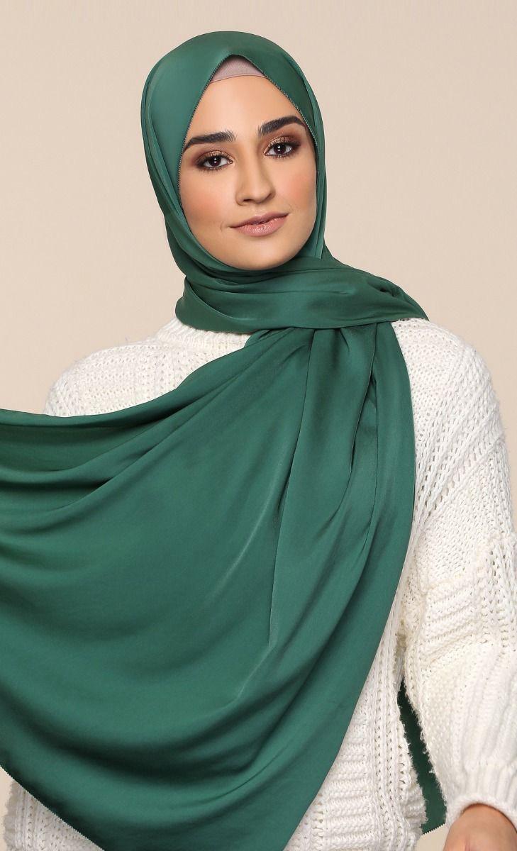 Silk HIJAB IN NATURAL LIGHT